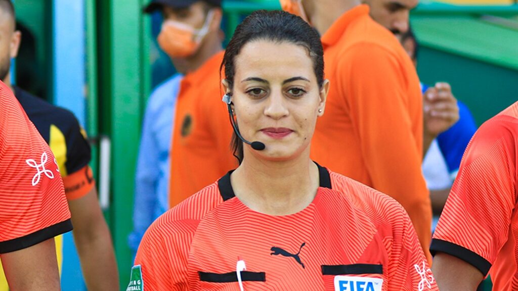 قبل شاهنده المغربي.. سيدات حكمن مباريات الرجال 1 الحكمة المصرية شاهنده المغربي