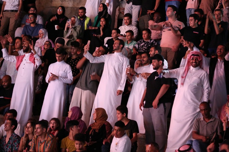 رابح صقر يختتم فعاليات مهرجان جرش وسط تفاعل جماهيري كبير 5 رابح صقر يختتم فعاليات مهرجان جرش وسط تفاعل جماهيري كبير
