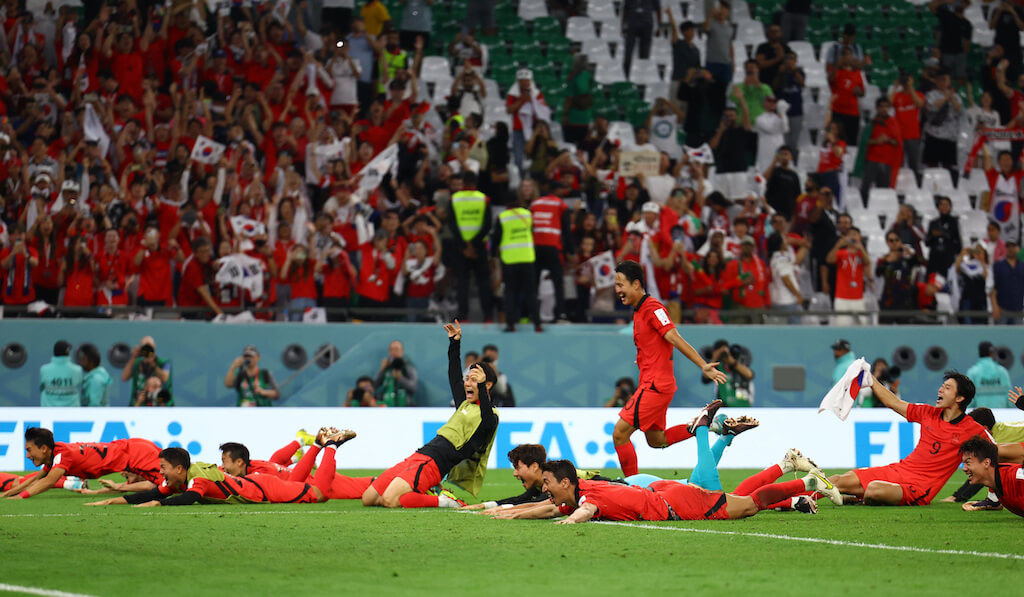 بالصور.. أفراح جنونية لنجوم كوريا الجنوبية عقب الفوز على البرتغال 1 بالصور.. أفراح جنونية لنجوم كوريا الجنوبية عقب الفوز على البرتغال